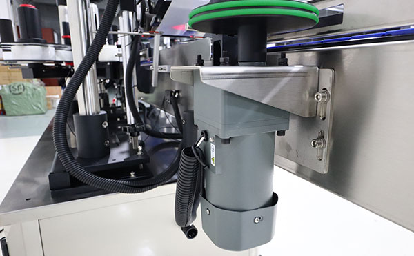 全自動(dòng)電線(xiàn)對(duì)折貼標(biāo)設(shè)備,