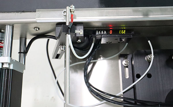 全自動側(cè)面貼標(biāo)機(jī),貼標(biāo)機(jī)器,全自動貼標(biāo)機(jī)