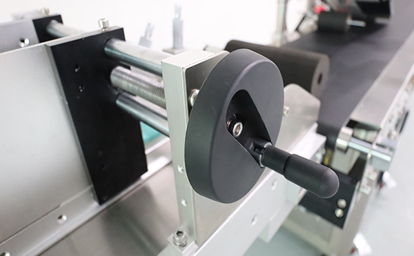 轉(zhuǎn)角貼標機,貼標機,全自動貼標機