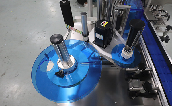 高速雙側(cè)面貼標(biāo)機(jī),高速雙側(cè)面貼標(biāo)機(jī),全自動(dòng)貼標(biāo)機(jī)