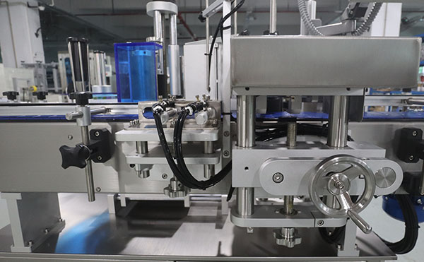 突破貼標(biāo)局限,全自動圓瓶多功能貼標(biāo)機全場景應(yīng)用指南