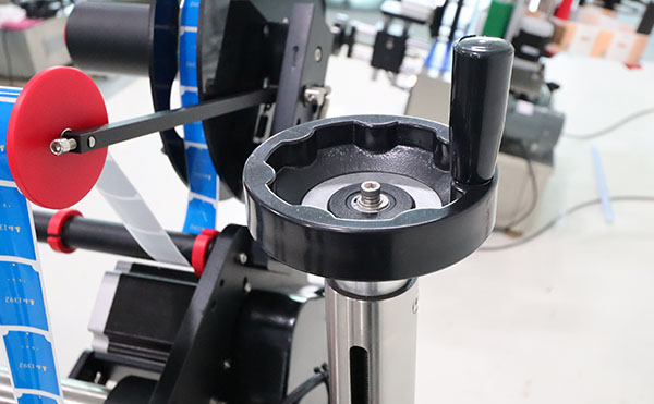 貼標(biāo)機(jī),全自動貼標(biāo)機(jī),圓瓶貼標(biāo)機(jī)